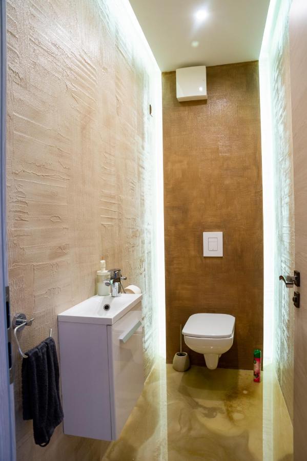 Dream Apartman 2 With Free Parking เยอร์ ภายนอก รูปภาพ