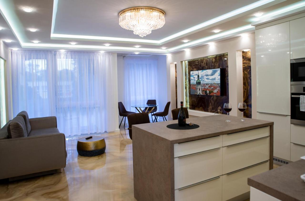 Dream Apartman 2 With Free Parking เยอร์ ภายนอก รูปภาพ